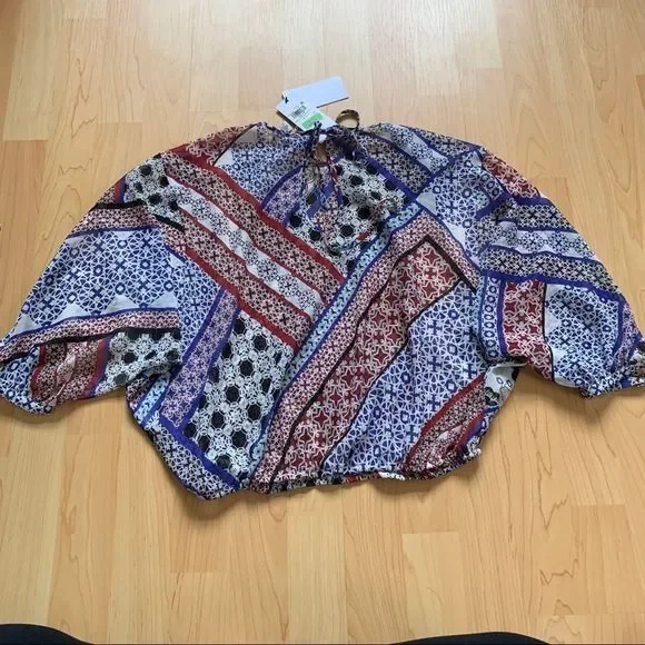 New Printed Guess Top - Picture 2 of 5